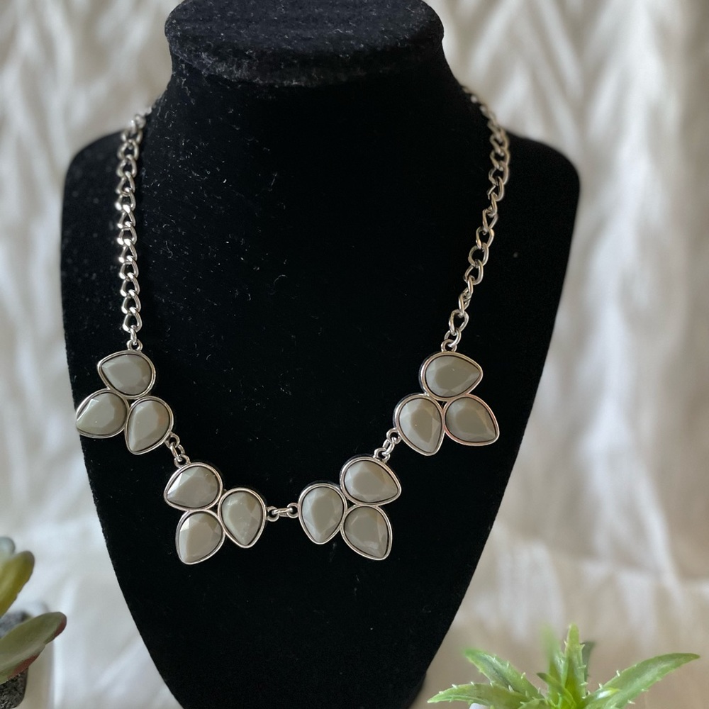 Silver tone chain gray color flower link statement necklace